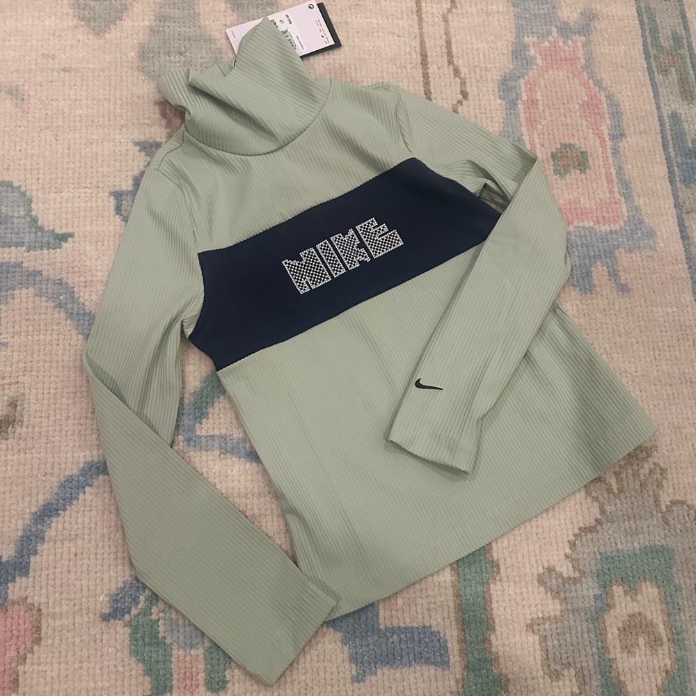 Girls Nike top